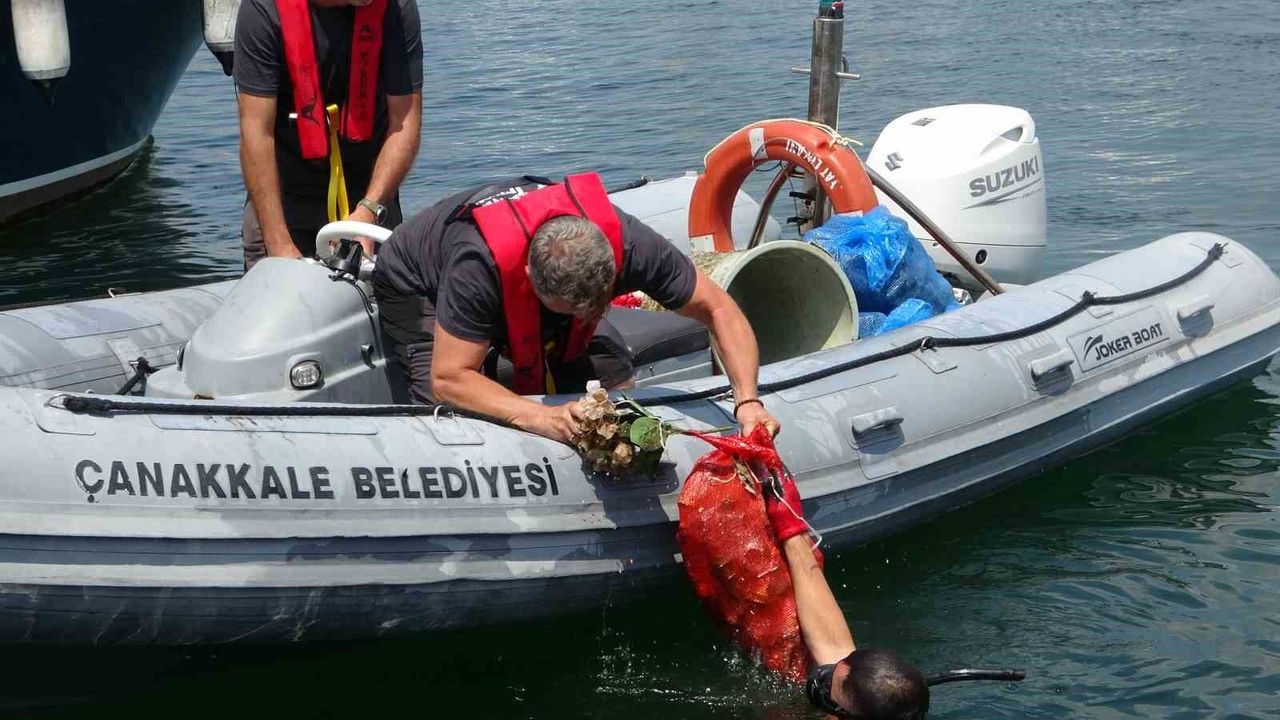 Dalgıçlar Deniz Dibi Temizliği Yaptı